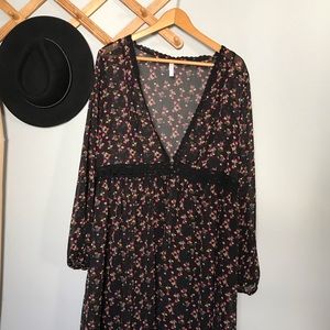 Black and Floral Sheer Kimono w/Clasps